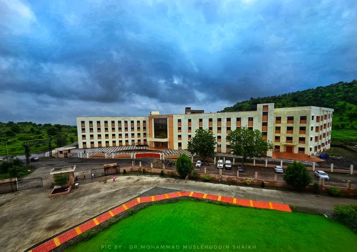 Dr Rajendra Ghode Ayurved Mahavidyalaya