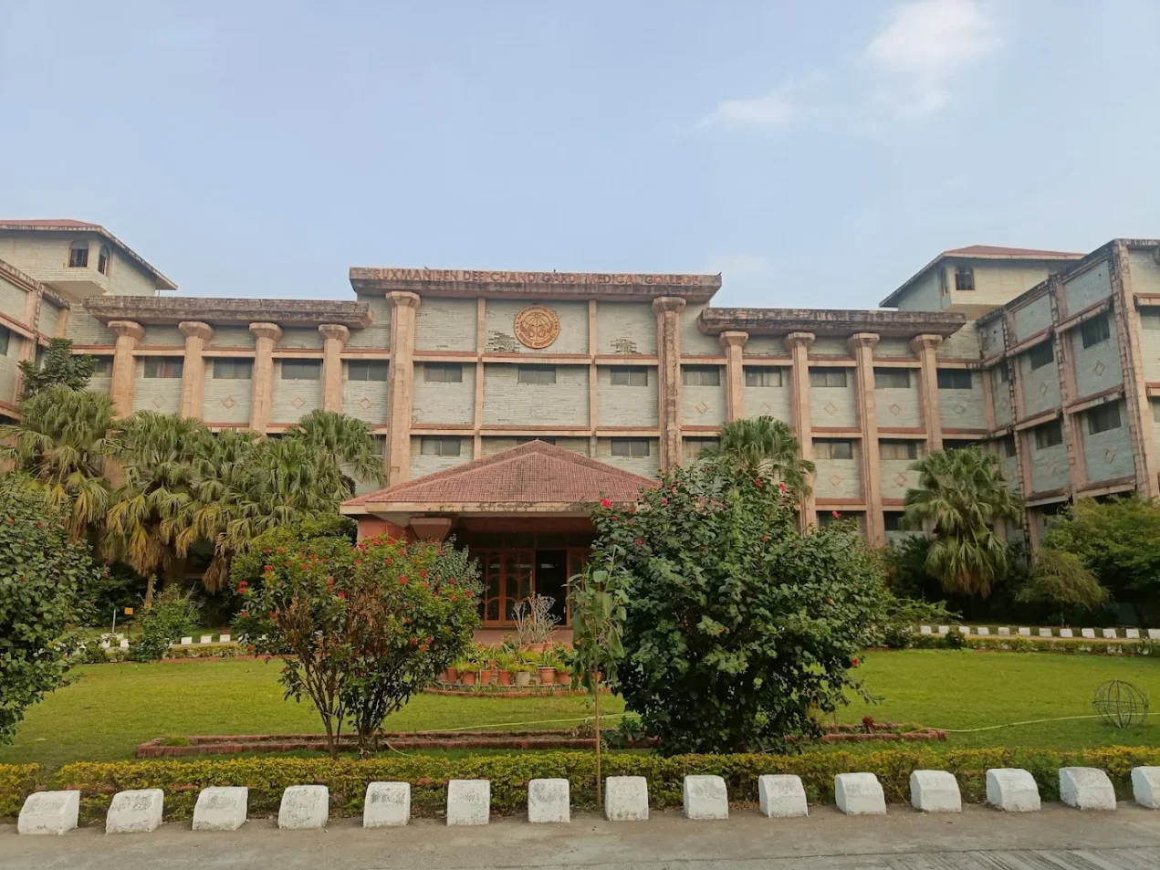 Ruxmaniben Deepchand Gardi Medical College